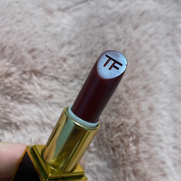 Tom Ford Velvet Cherry Lipstick - Picture 12 of 15